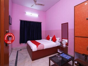 Double or Twin Room | Desk, free WiFi - OYO 18393 Chandra Guest House (Lucknow)