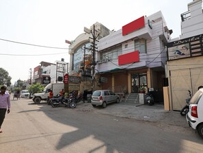 Exterior - OYO 18393 Chandra Guest House (Lucknow)