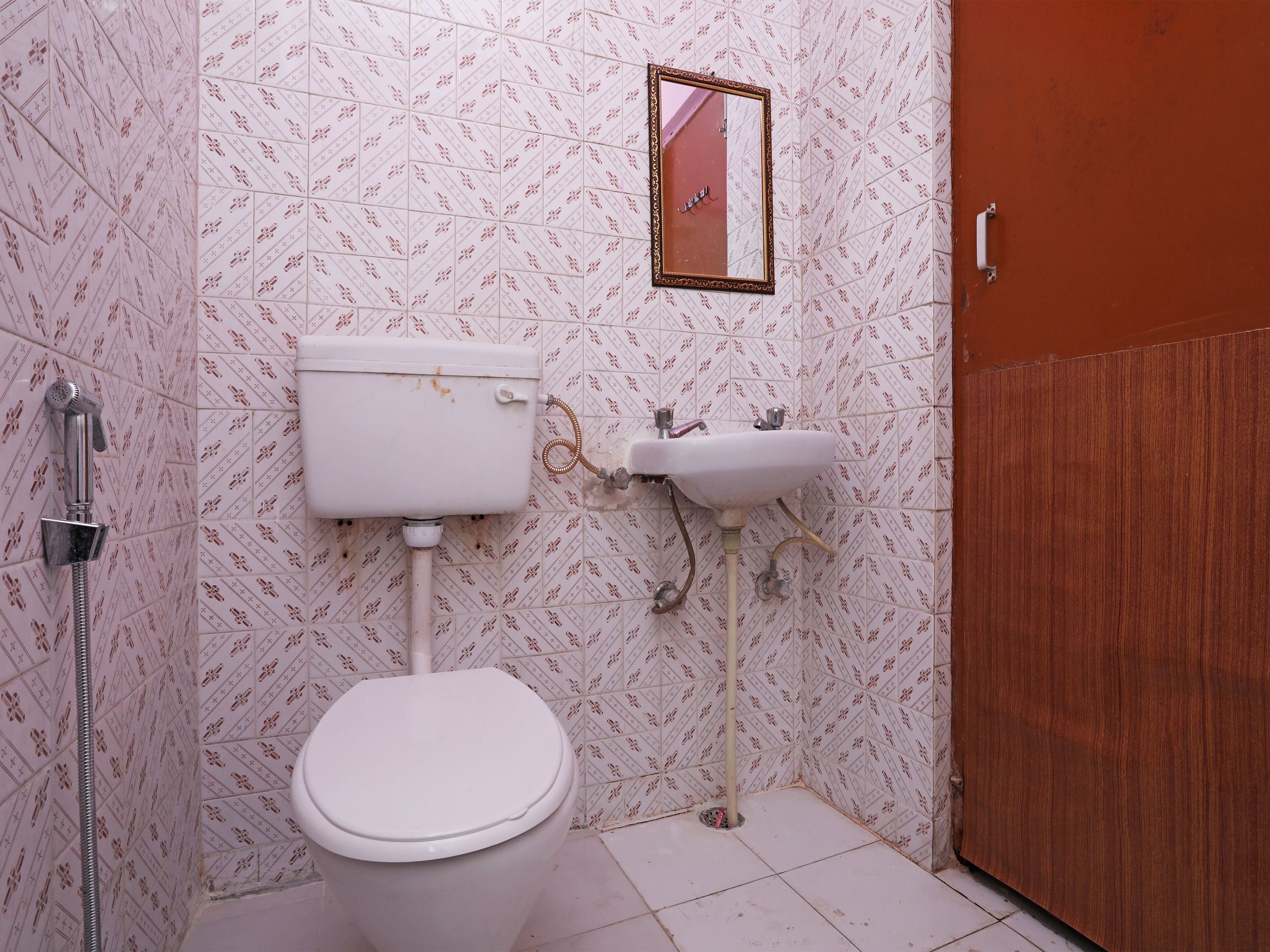 Double or Twin Room | Bathroom | Free toiletries, towels