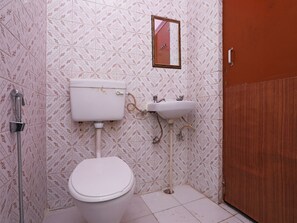 Double or Twin Room | Bathroom | Free toiletries, towels - OYO 18393 Chandra Guest House (Lucknow)