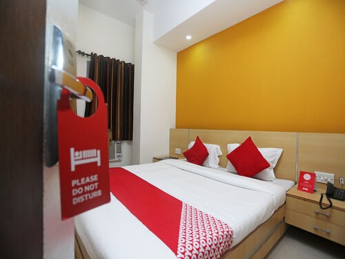 OYO 24555 Gujral Hotel
