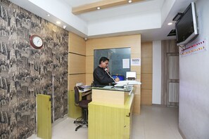 Reception - OYO 24555 Gujral Hotel (Kolkata)