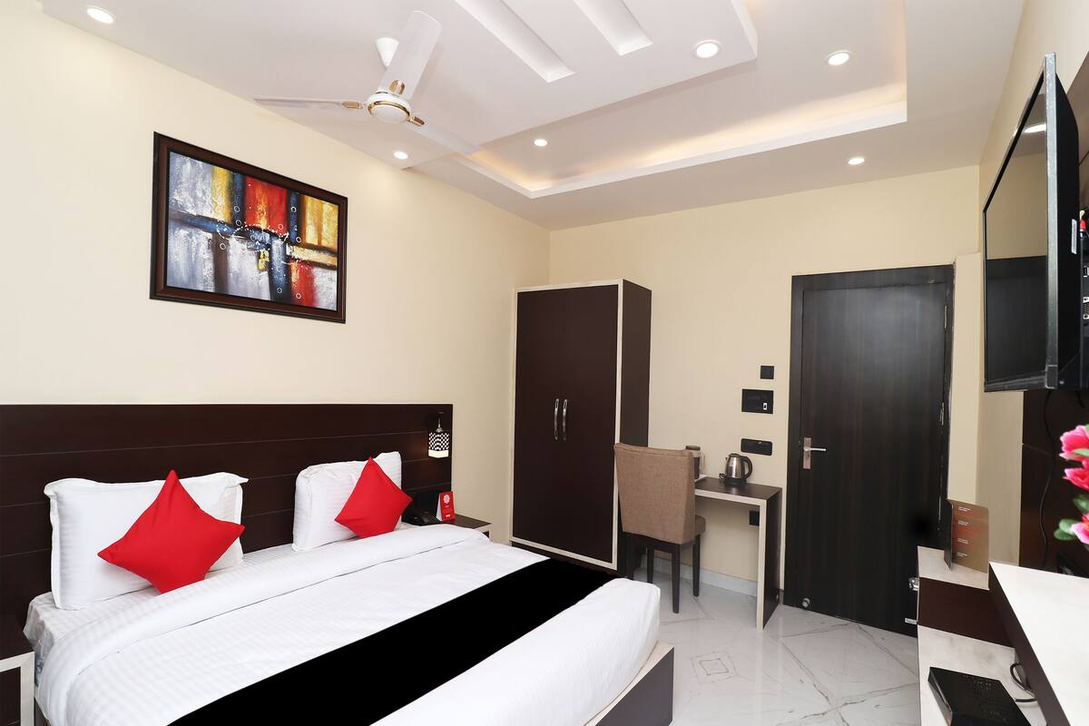 Room | Premium bedding, WiFi (free)