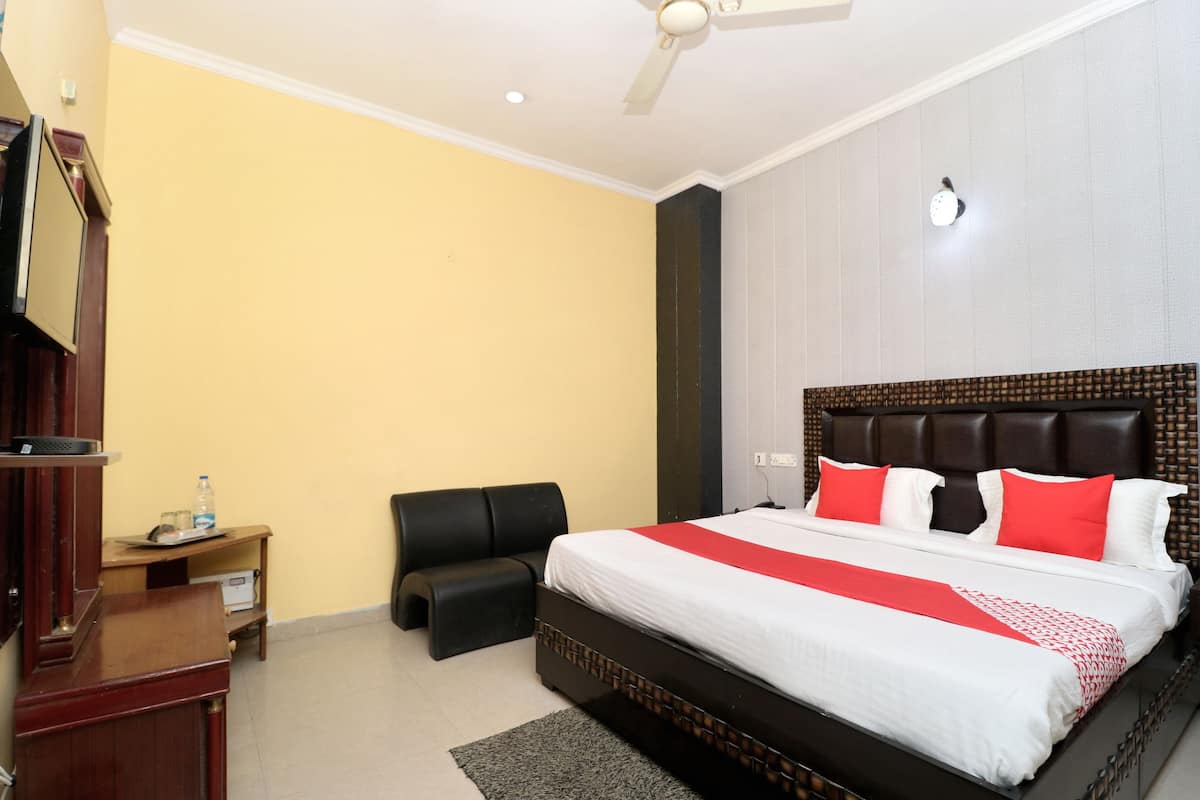 Double or Twin Room | Free WiFi