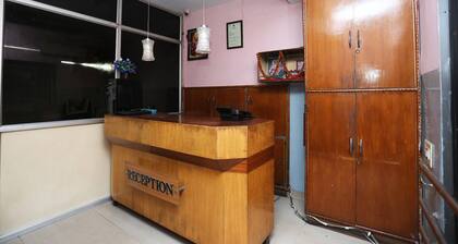 OYO 13669 Hotel Satnam