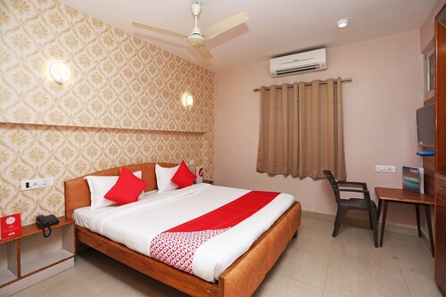OYO 13669 Hotel Satnam