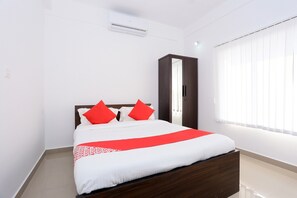 Double or Twin Room | 1 bedroom, laptop workspace, bed sheets - OYO 30431 Camp Mars (Kanayannur)