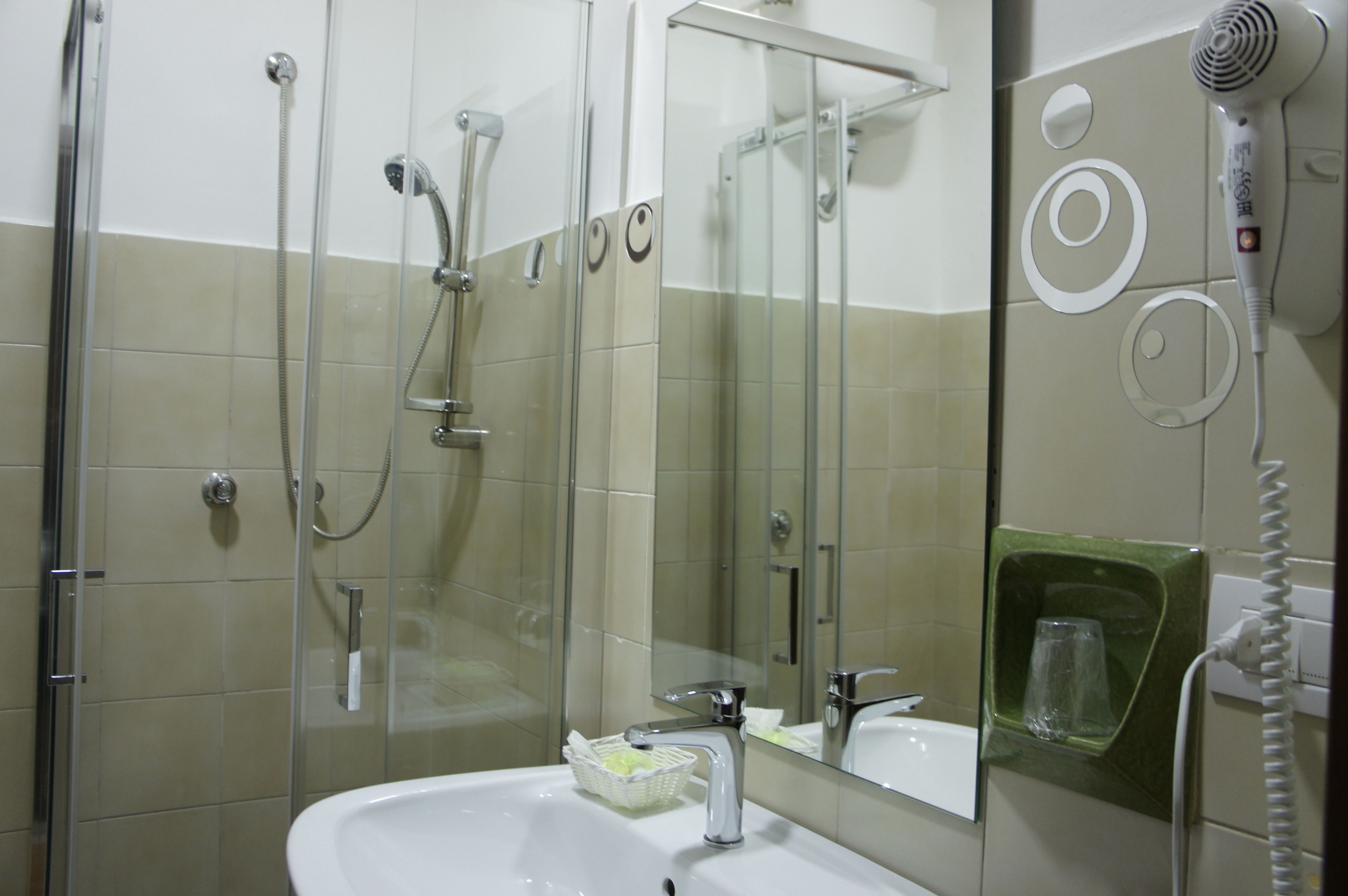 Singola Economy, 1 letto singolo (TORRE NORMANNA) | Bagno | Doccia, soffione a pioggia, set di cortesia gratuito, asciugacapelli