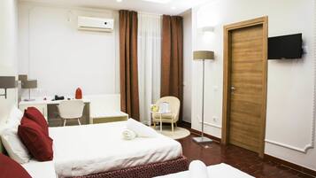 Comfort Triple Room, Multiple Beds (I GOCCIOLONI) | Desk, laptop workspace, blackout curtains