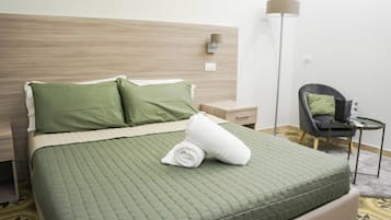 Comfort Double Room, 1 Queen Bed (LA PERA) | Individually decorated, individually furnished, desk, laptop workspace