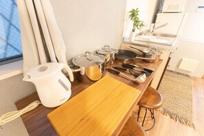 冰箱、微波炉、炉灶