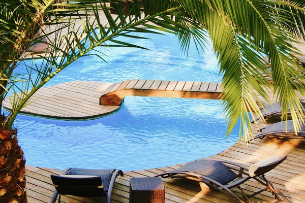 Seasonal outdoor pool, pool umbrellas, sun loungers