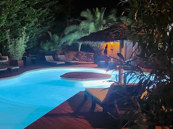 Seasonal outdoor pool, pool umbrellas, sun loungers