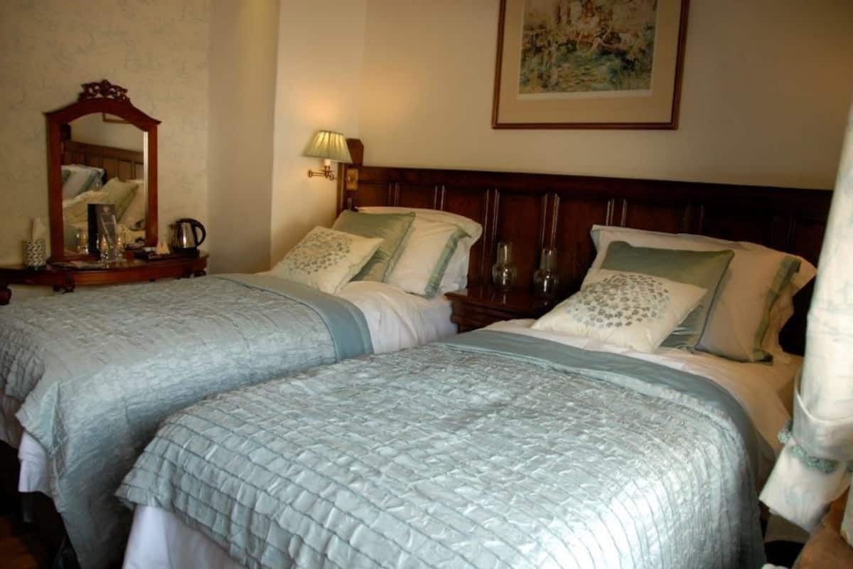 Kamar Double atau Twin | Setrika/meja setrika, tempat tidur lipat/tambahan, dan Wi-Fi gratis