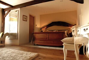 Deluxe-Doppelzimmer | Bügeleisen/Bügelbrett, Zustellbetten, kostenloses WLAN, Bettwäsche