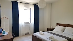 1 bedroom, free minibar items, desk, laptop workspace