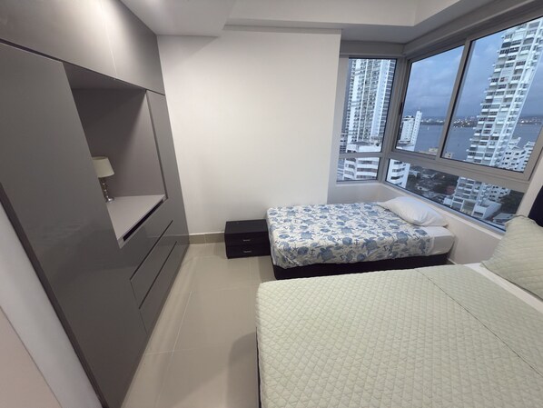 2 bedrooms, iron/ironing board, free WiFi
