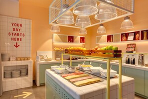 Daily buffet breakfast for a fee - MEININGER Hotel Heidelberg Hauptbahnhof (Heidelberg)