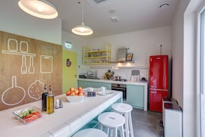 Fridge, microwave - MEININGER Hotel Heidelberg Hauptbahnhof (Heidelberg)