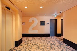 Hallway - MEININGER Hotel Heidelberg Hauptbahnhof (Heidelberg)