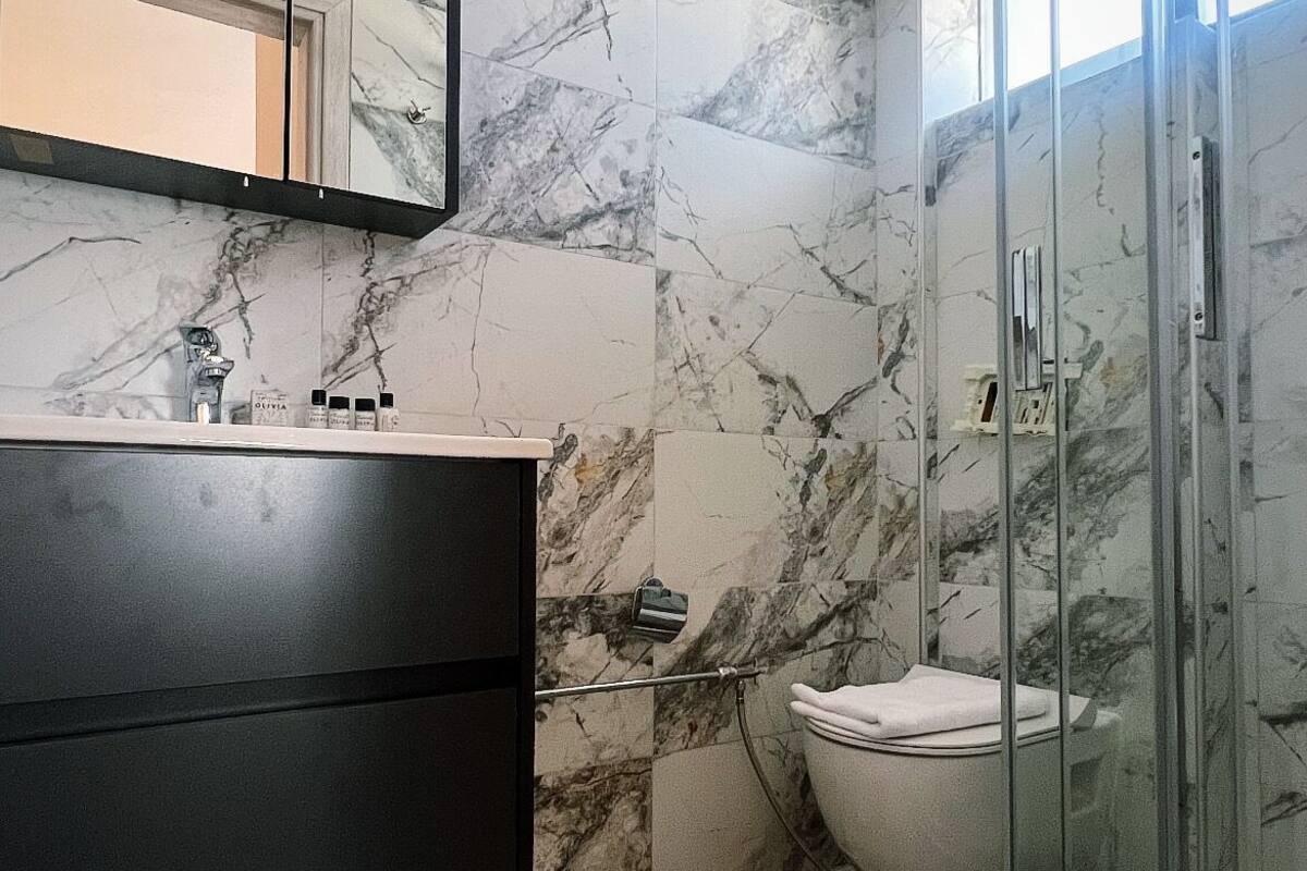 shower, free toiletries, hair dryer, bathrobes