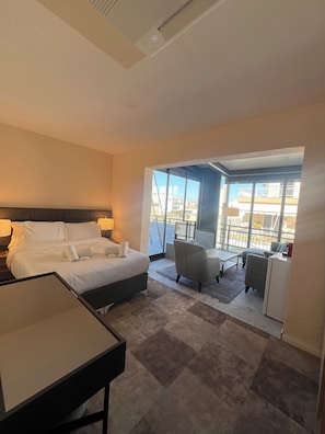 Superior Double Room | Minibar, in-room safe, blackout drapes, soundproofing - Lighthouse Hotel (Alexandroupoli)