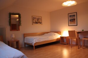 Double Room | Free WiFi, bed sheets - Haus Marinus (Fehmarn)