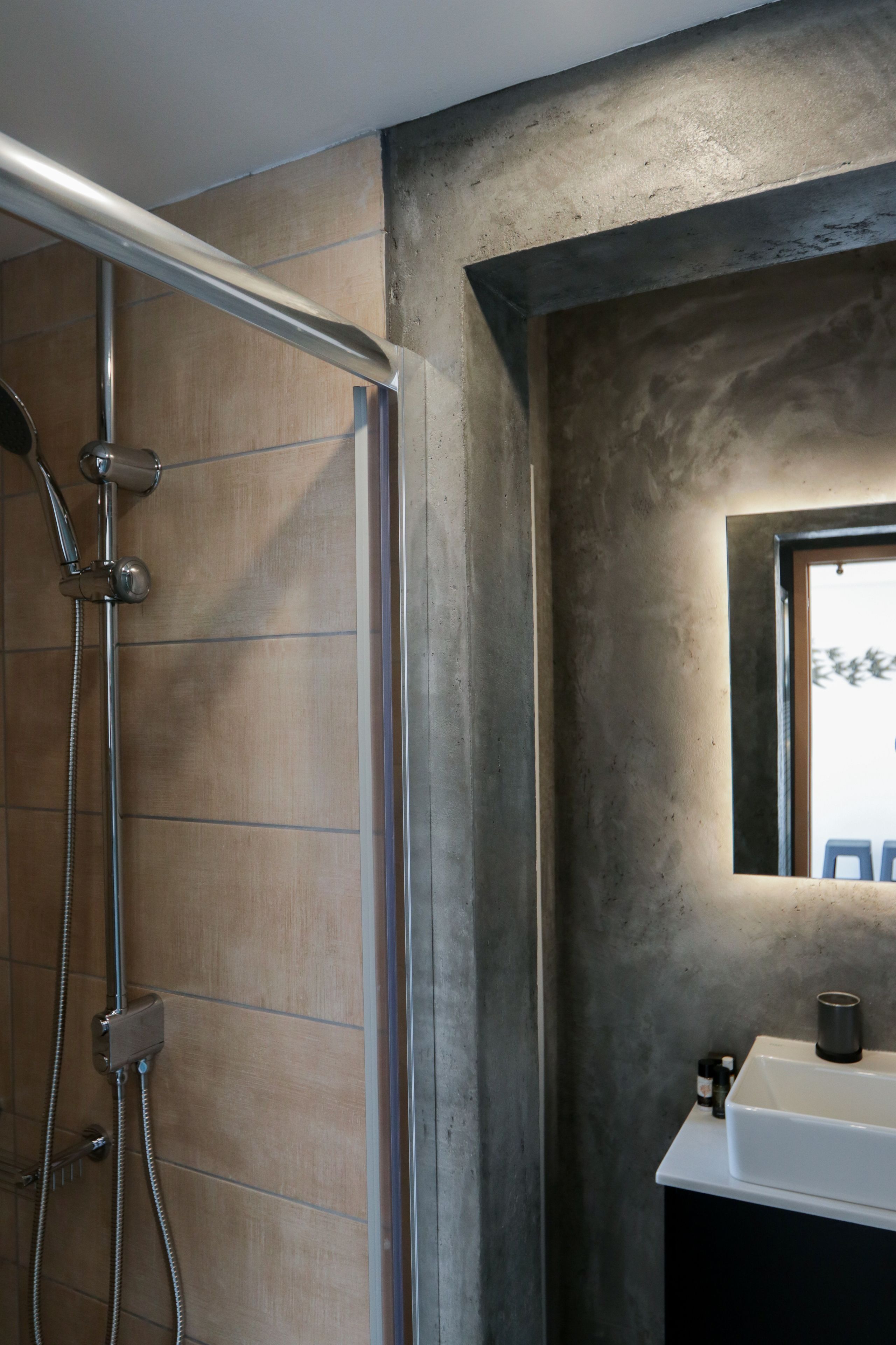 Signature suite (V36) | Badkamer | Een douche, gratis toiletartikelen, een haardroger, handdoeken