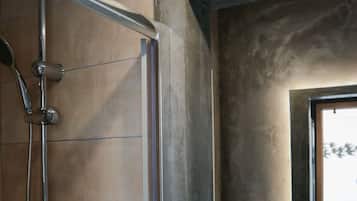 Suite Signature (V36) | Salle de bain | Douche, articles de toilette gratuits, sèche-cheveux