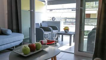 Suite, Balcony (Prestige) | 1 bedroom, minibar, soundproofing, iron/ironing board