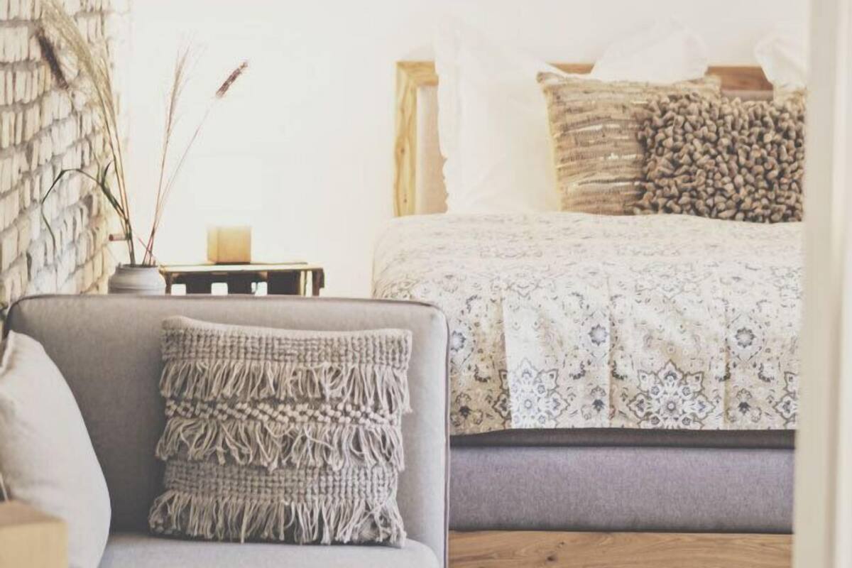 Kamar Deluks | Minibar, kedap suara, dan seprai linen