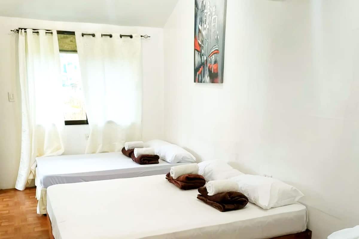 1 chambre, bureau, espace de travail pour ordinateur portable