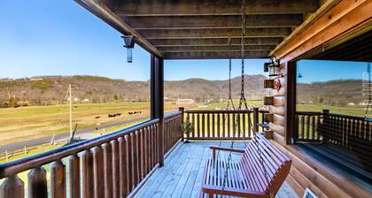 Welcome 2026 - 12 mins to Parkway. Great Views.No steep roads. HotTub PoolTable