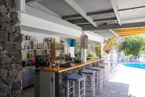Bar (on property) - Alia (Santorini)