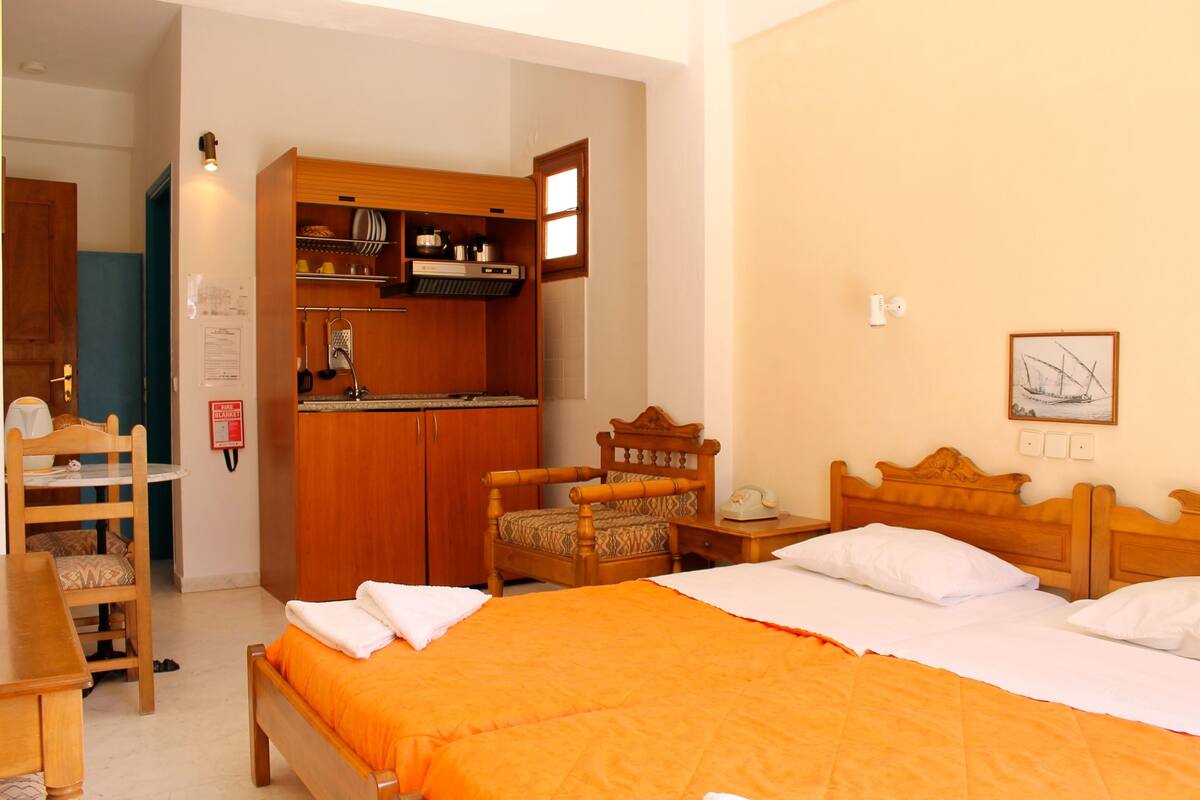 Studio (Double) | In-room safe, iron/ironing board (on request), cribs (free), WiFi (free)