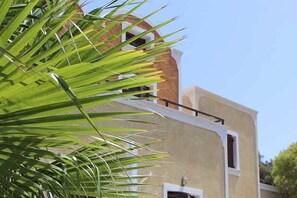 تفاصيل الفندق من الخارج