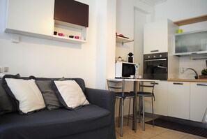 Kaupunkihuoneisto, 1 makuuhuone | Olohuone | Taulutelevisio