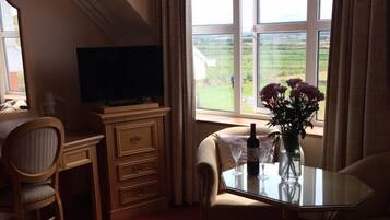 Desk, soundproofing, iron/ironing board, free WiFi