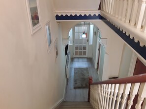 Memory-foam beds, desk, iron/ironing board, free WiFi - The Haven (Gateshead)