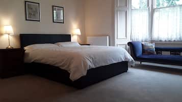 Kamar Double, kamar mandi umum | Busa memori, meja kerja, setrika/meja setrika, dan Wi-Fi gratis