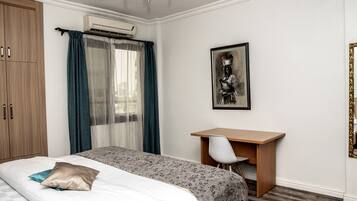 1 bedroom, premium bedding, in-room safe, desk