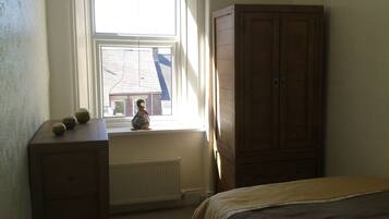 Small Double Room with Shared Bathroom | 1 bedroom, free WiFi, bed sheets