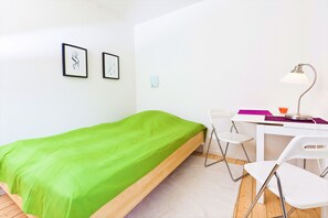 Apartment (Katharina incl. 30 EUR cleaning fee) | Individuell dekoriert, individuell eingerichtet, Schreibtisch