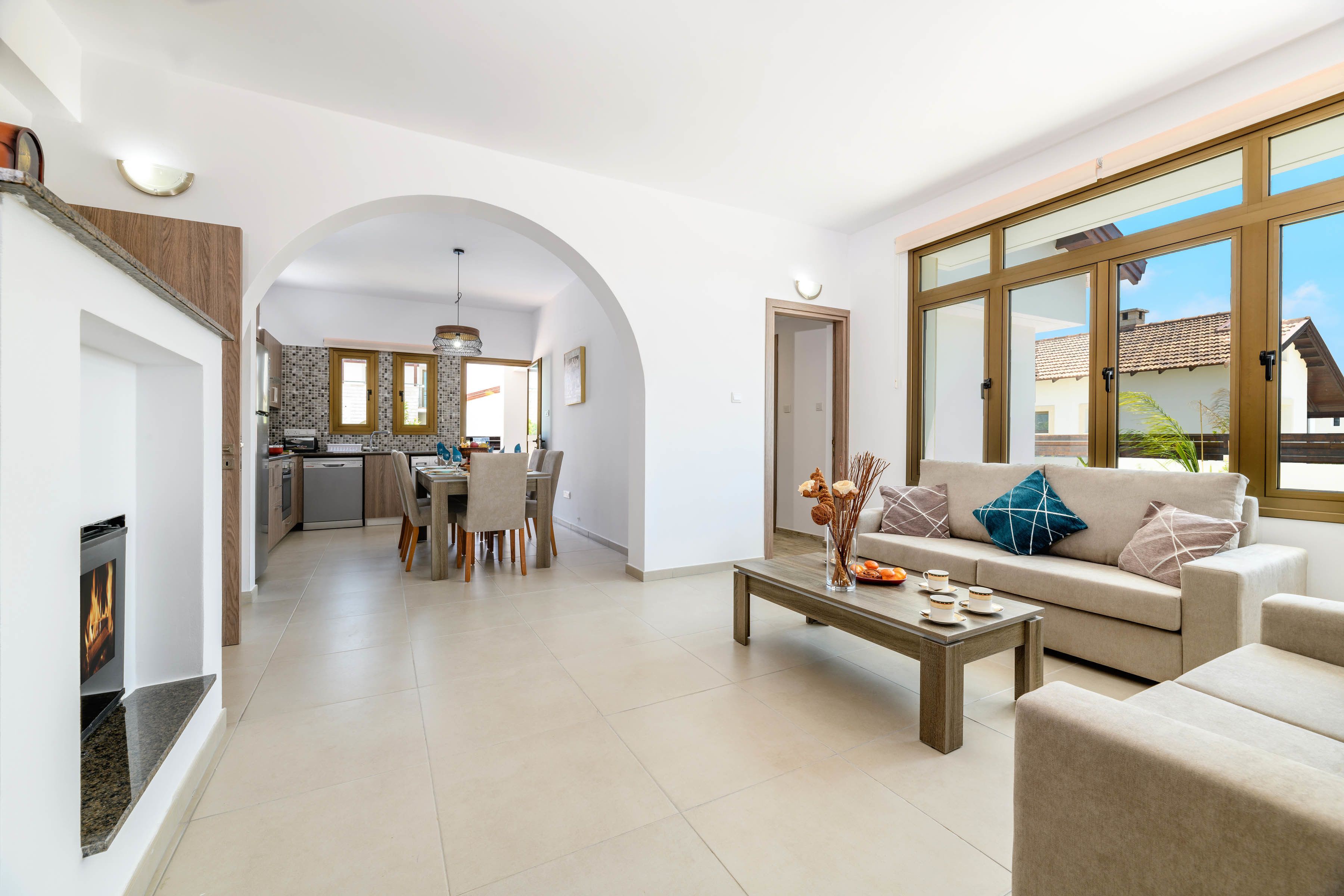 Bungalow, 3 phòng ngủ, hồ bơi riêng, cạnh bãi biển | Khu phòng khách | TV màn hình phẳng 