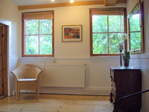 Apartment (Jakob incl. 30 EUR cleaning fee) | Living area | 1-inch flat-screen TV with cable channels, TV