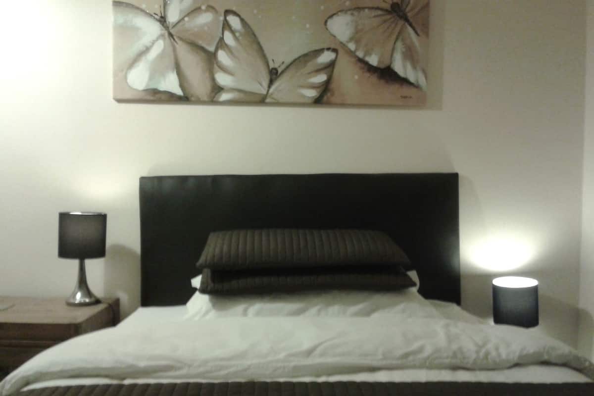 Free WiFi, bed sheets