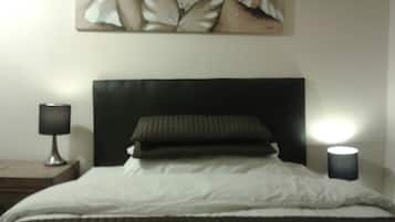 Double & Ensuite Bathroom | Free WiFi, bed sheets