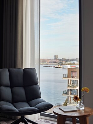Studio | Living area | 32-inch flat-screen TV with digital channels - Numa Amsterdam Docklands (Amsterdam)