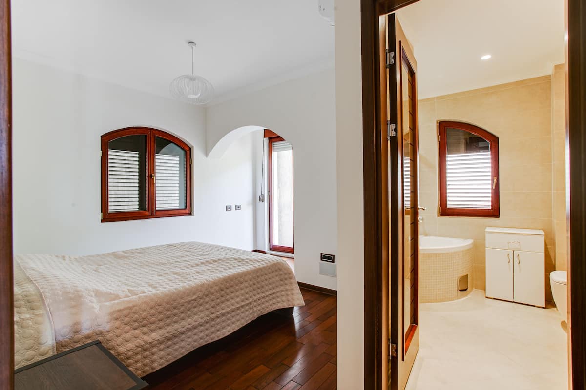 Apartamento básico | Zona de estar | Una televisión LCD