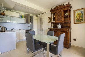 Basic Apartment, Sea View, Mountainside | Private kitchen